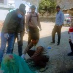 ऐरावतीमा कुकुरलाई रेविज रोग विरूद्ध भ्याक्सिन लगाइदै