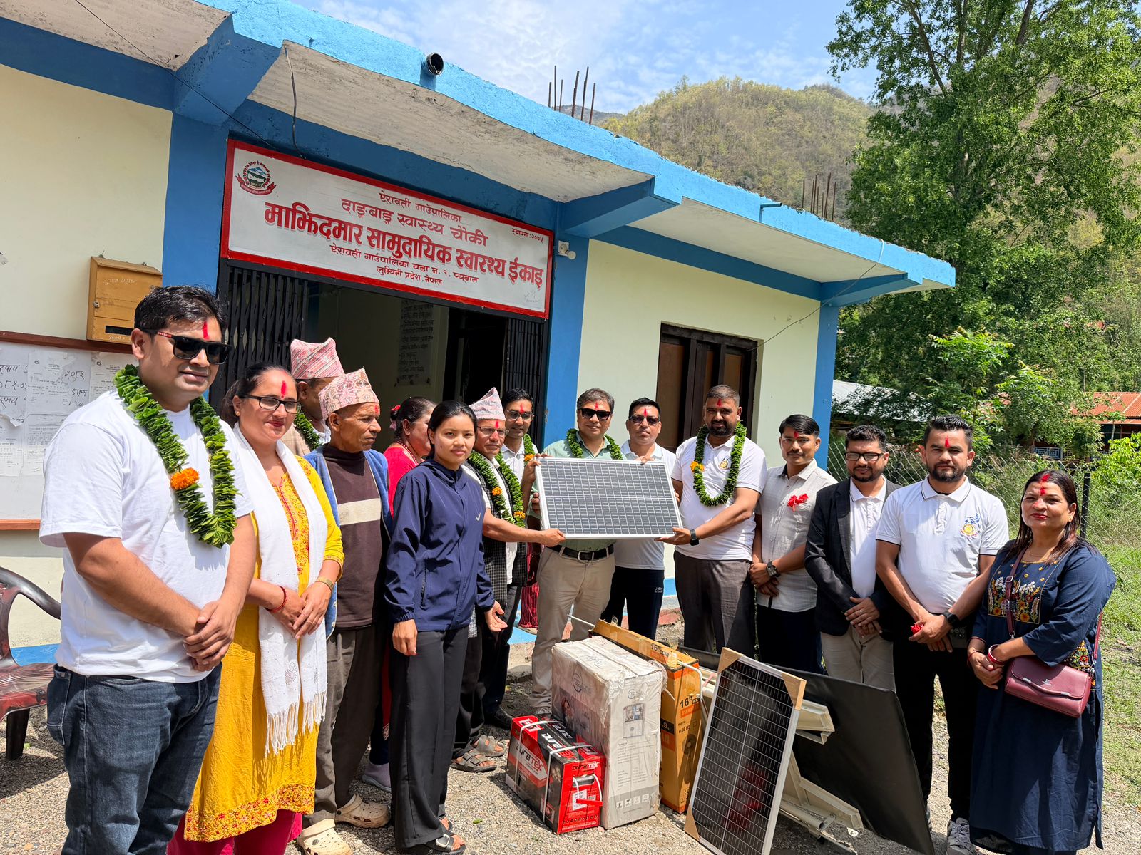 रोटरी क्लब अफ राप्तीद्वारा प्युठानको माझिदमार सामुदायिक स्वास्थ्य ईकाइलाई सामाग्री सहयोग